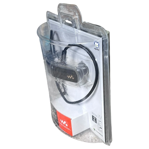 New Sony Walkman 2GB Water Resistant MP3 Digital Music Player Black NWZ-W252 - Picture 3 of 10